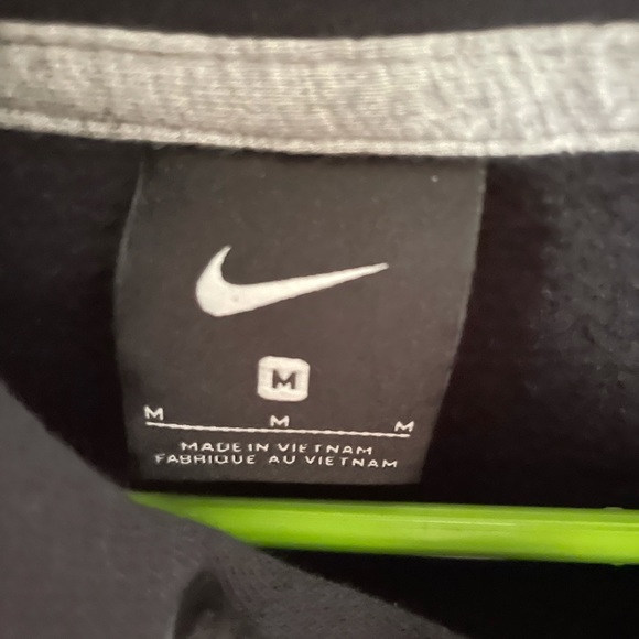 Black Nike Sweathsirt - Picture 3 of 3